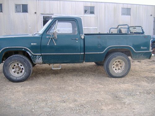 1975 dodge 1/2 ton 4x4 short bed pick up