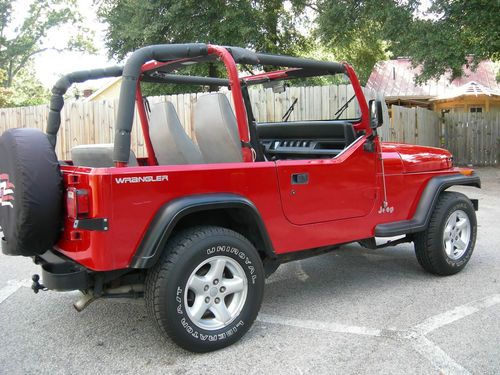 1993 jeep wrangler base sport utility 2-door 2.5l classic! great cond! must see