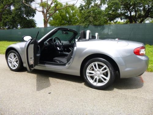 2010 mazda mx-5 miata sport convertible 2-door 2.0l