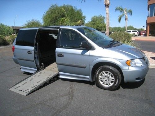 2006 dodge grand caravan se handicap wheelchair mobility van braun entervan low