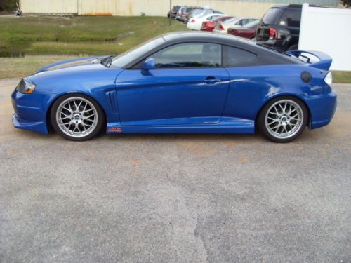 2004 hyundia tiburon! many extras