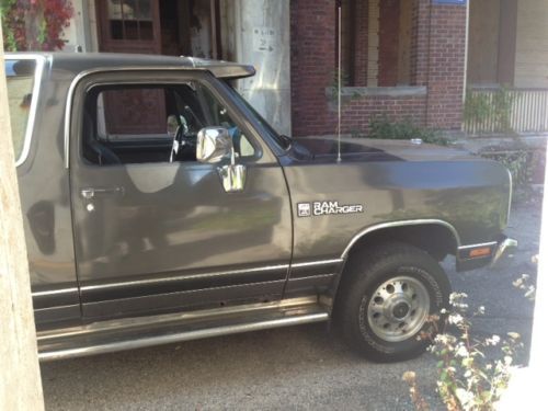 Clean 1990 Dodge Ramcharger / Dodge Ram, image 2