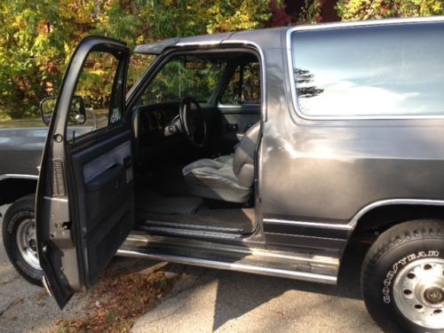 Clean 1990 Dodge Ramcharger / Dodge Ram, image 4