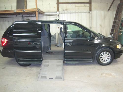 2003 chrysler town &amp; country braun wheelchair accessible van, loaded, ez - lock