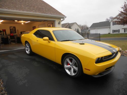 2010 dodge challenger srt8 coupe 2-door 6.1l