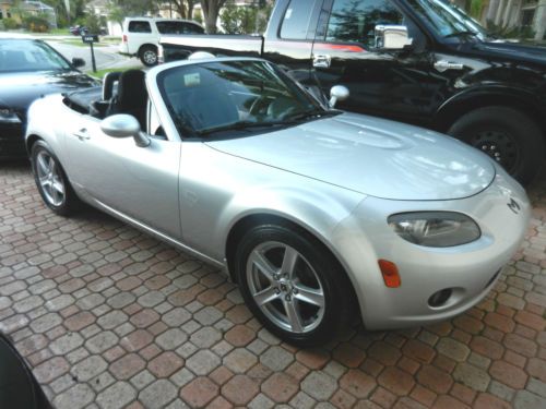 Mint 2009 mazda miata mx-5 roadster, 5 speed, 36,000 original miles, lo reserve!