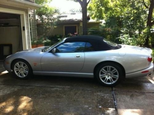 2005 4.2l v8 32v automatic rwd convertible premium