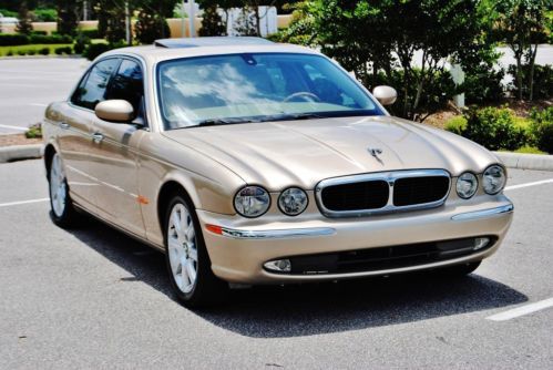 Mint loaded 2004 jaguar xj8 base sedan 4-door 4.2l sunroof leather no reserve.