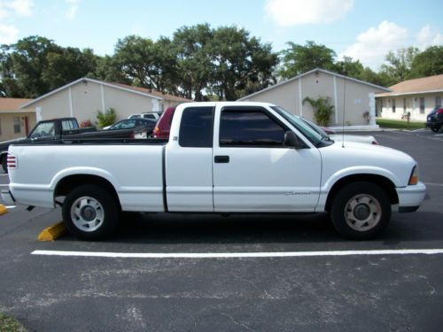 1998 gmc sonoma sl standard cab pickup 2-door 2.2l