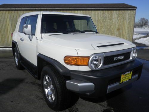 2010 toyota fj cruiser sport utility 4-door 4.0l suv 4x4 white