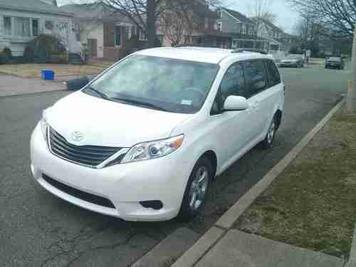 2012 Toyota Sienna LE Mini Passenger NO RESERVE RUNS AND DRIVES GREAT, image 3
