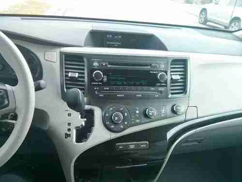 2012 Toyota Sienna LE Mini Passenger NO RESERVE RUNS AND DRIVES GREAT, image 8