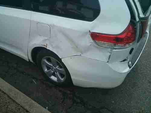 2012 Toyota Sienna LE Mini Passenger NO RESERVE RUNS AND DRIVES GREAT, image 13