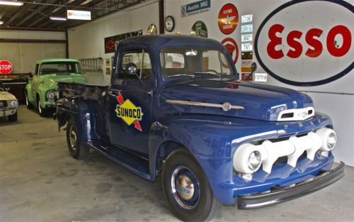 1952 ford f2 pickup truck