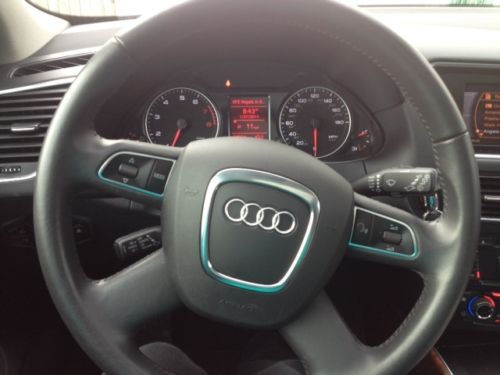 Audi q5 quattro black/black suv 2010