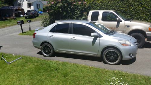 2007 toyota yaris sedan silver 4 door great gas mileage! custom rims and tires