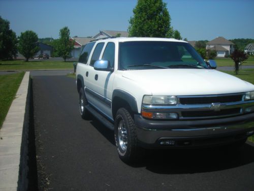 2002 chevrolet suburban 2500 ls sport utility 4-door 8.1l **very low miles**