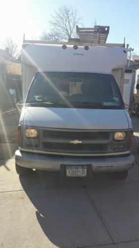 2002 chevrolet express 3500 base cutaway van 2-door 5.7l