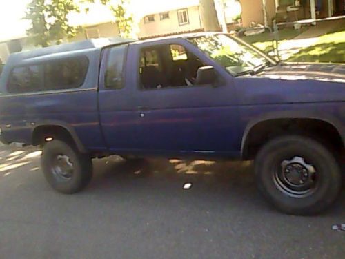 4x4 lifted king cab nissan pick up truck