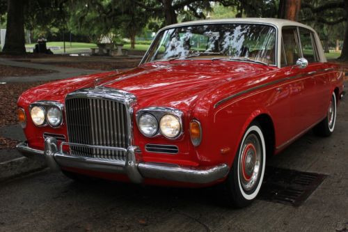 Rare bentley &#034;t&#034; restored stunning cream over red right hand d show condition!