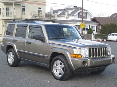 2006 jeep commander 4wd 3rd seat clean runs great no reserve ready for winter!!!