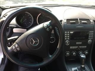 2005 Mercedes-Benz SLK350 Base Convertible 2-Door 3.5L, image 2