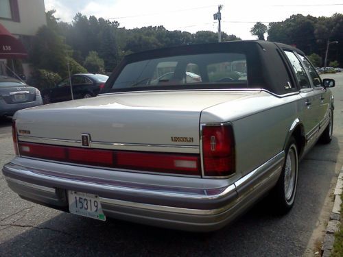 1990 Lincoln Town Car Signature Sedan 4-Door 5.0L, image 3