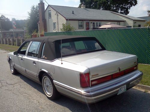 1990 Lincoln Town Car Signature Sedan 4-Door 5.0L, image 5