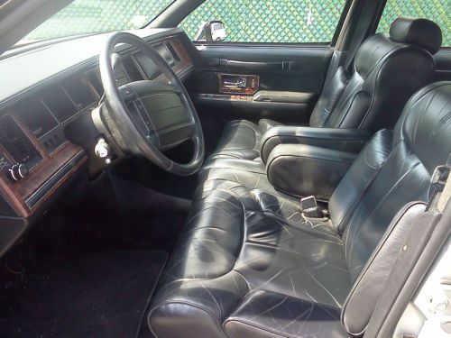 1990 Lincoln Town Car Signature Sedan 4-Door 5.0L, image 6
