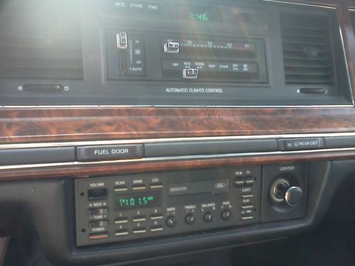 1990 Lincoln Town Car Signature Sedan 4-Door 5.0L, image 9