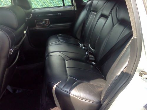 1990 Lincoln Town Car Signature Sedan 4-Door 5.0L, image 11