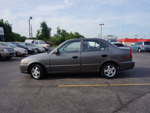 2002 hyundai accent gl