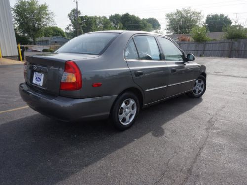 2002 Hyundai Accent GL, image 2