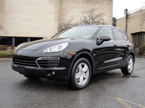 Beautiful 2011 porsche cayenne, warranty, loaded