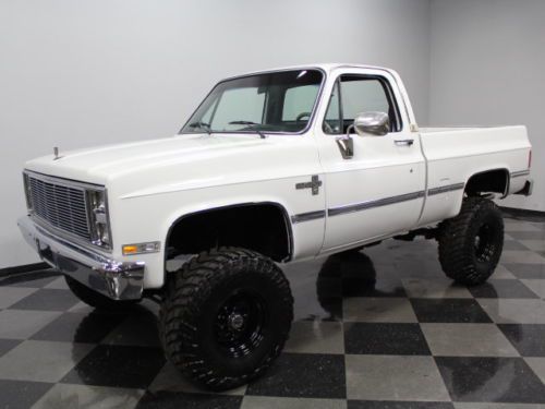 Clean, 4x4, 350 cid, auto, 4&#034; suspension lift, 35x12.50 mickey thompsons, nice!!