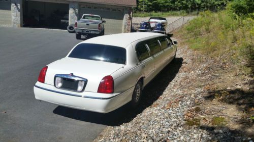 2001 Lincoln Town Car 120 Stretch Limo By DaBryan Coach Builders, image 2