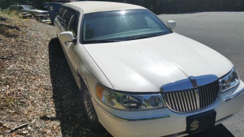 2001 Lincoln Town Car 120 Stretch Limo By DaBryan Coach Builders, image 3