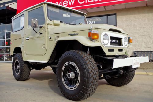 1976 toyota land cruiser, lifted, 350ci v8, 4-spd, restored,