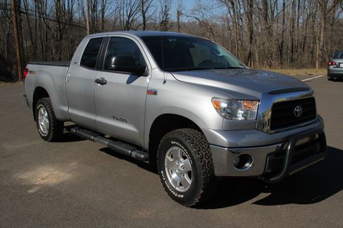 Toyota tundra trd 4x4 5.7l sr5 crew cab