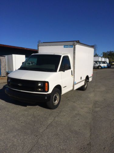 2001 chevrolet express 12 ft box truck van low miles extra nice shape auto