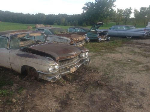 1959 CADILLAC 4 PARTS CARS. LOOK CALL WITH QUESTIONS, image 8