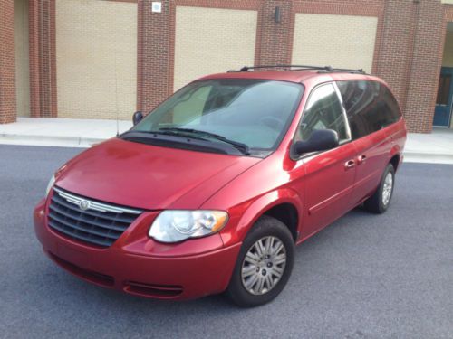 2005 chrysler town&amp;country lx,7 pass,auto,cd,loaded,great van,no reserve!!!