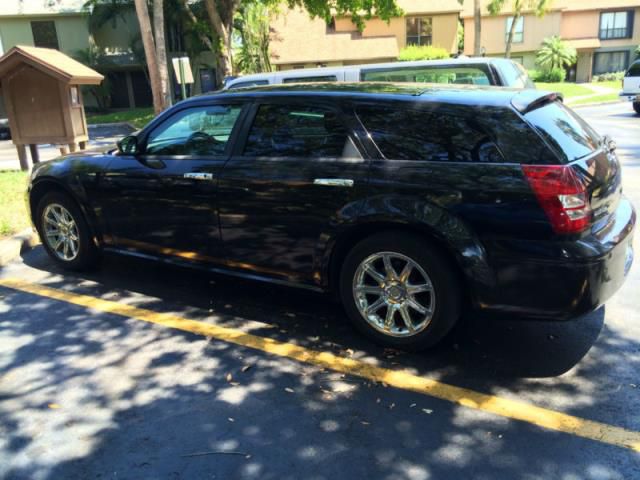 Dodge magnum se wagon 4-door