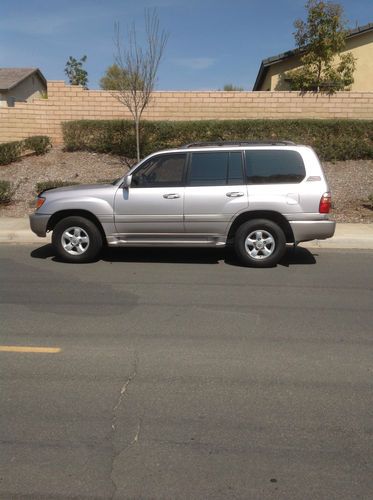 Silver 2000 toyota land cruiser suv in excellent condition