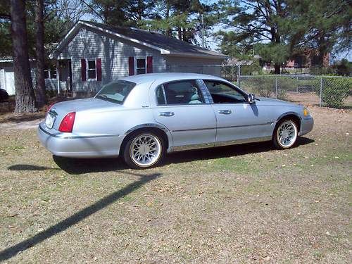 2000 lincoln town car signature sedan 4-door 4.6l