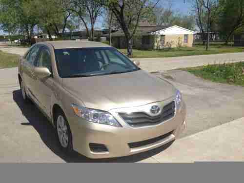 2011 Gold Toyota Camry, US $14,000.00, image 2