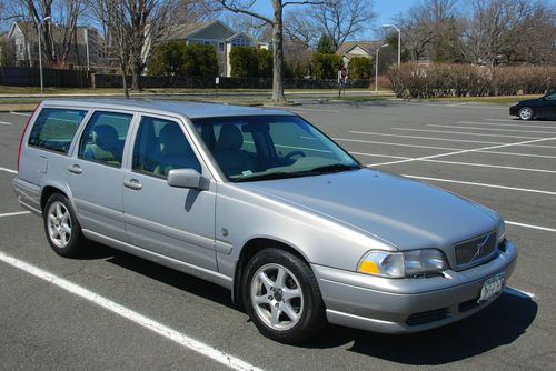 1999 volvo v70 base wagon 4-door 2.4l with 3rd row