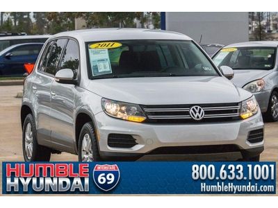 Tiguan s 2.0tsi, one owner clean carfax factory warranty,