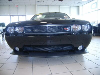 5.7l v8 r/t challenger black 5spd only 4,238 miles clear car fax like new