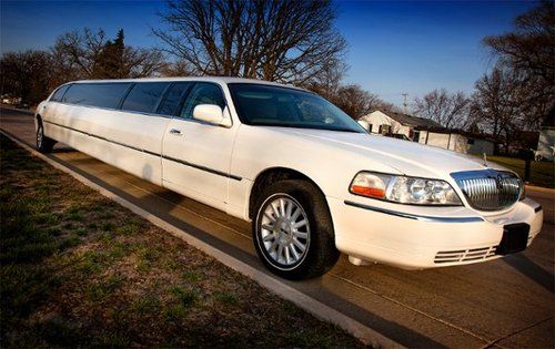 2007 lincoln town car 180 inch stretch with a 5th door!